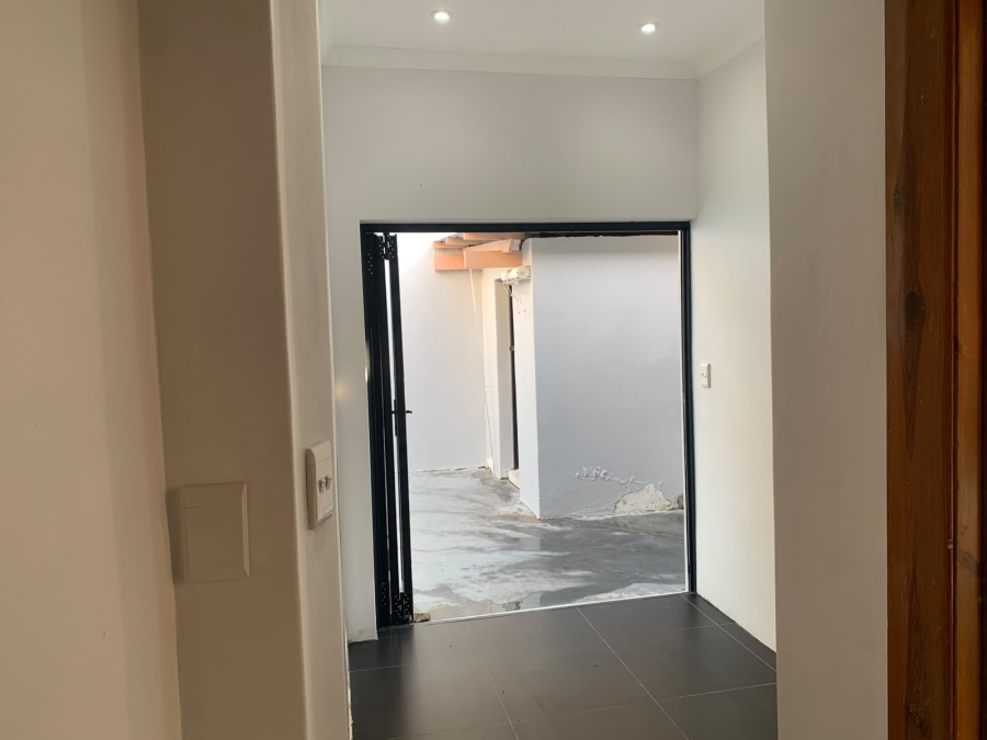 3 Bedroom Property for Sale in Sea Point Western Cape